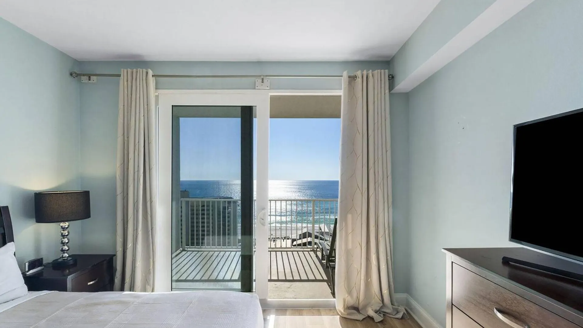 Laketown Wharf 1527 Панама-Сити 0*,  США