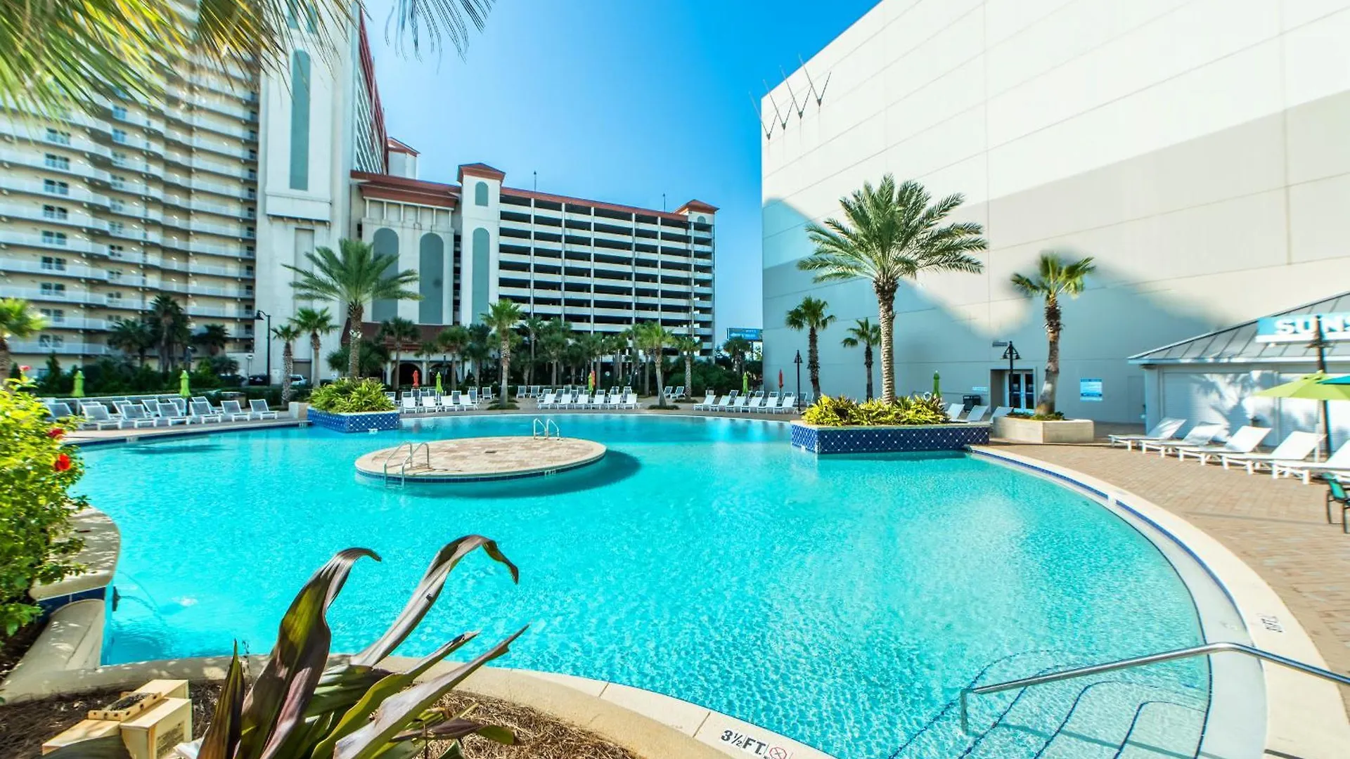 Laketown Wharf 1527 Панама-Сити 0*,  США